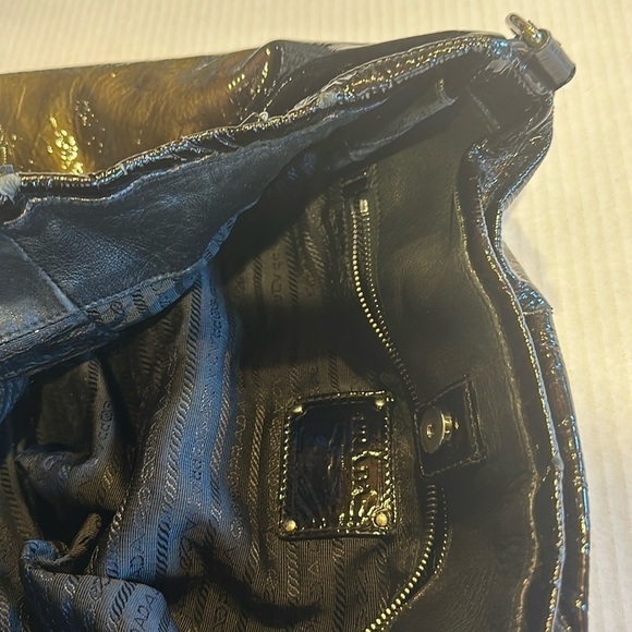 Prada authentic patent black and gold hobo bag with straps and inside pockets - Picture 13 of 16